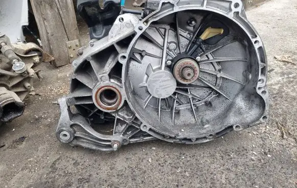 Ford Focus Manual 5 speed gearbox R3T79A