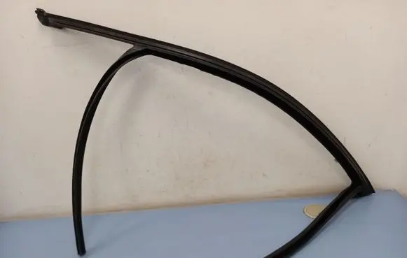 BMW X4 G02 Rubber seal front door (on door) 
