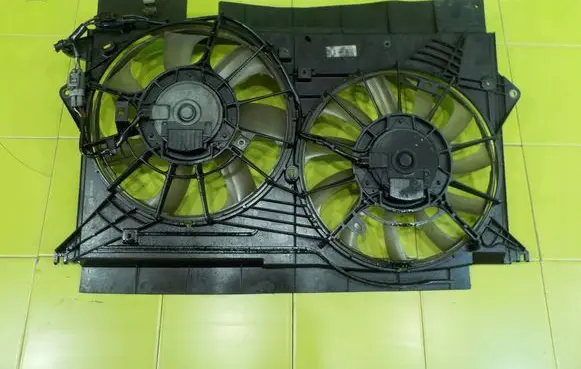 Toyota Avensis T270 Fan set DT4227509220 XP260