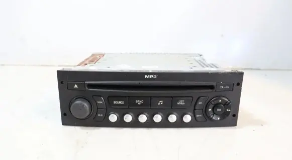 Radio/GPS head unit trim