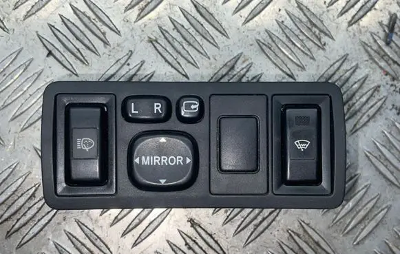 Toyota Avensis T250 Wing mirror switch 183575