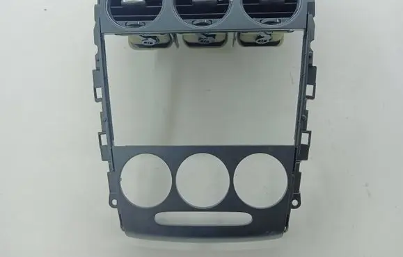 Radio/GPS head unit trim