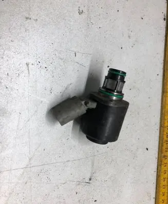 Mercedes-Benz E W212 Fuel pressure regulator 9307Z530A 40754B05 1047A