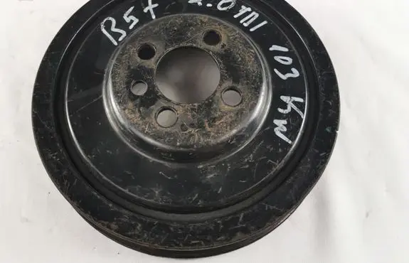 Volkswagen PASSAT B6 Crankshaft pulley 03G105243B