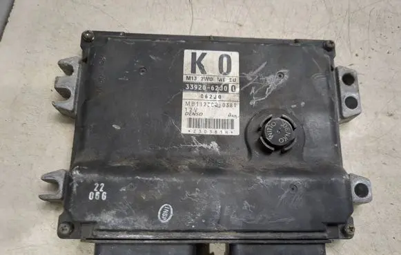 Suzuki Swift II Engine control unit/module 3392062J0 MB1123000381