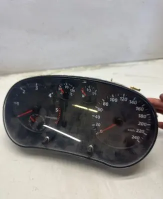 Speedometer (instrument cluster)