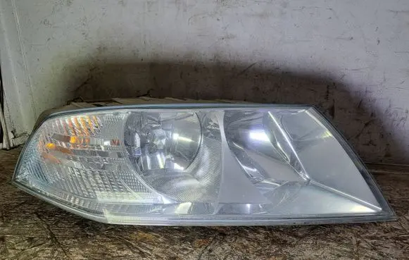 Skoda Octavia Mk2 (1Z) Headlight/headlamp 1Z1941016 3575