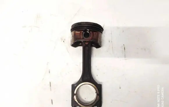 Volvo V70 Piston with connecting rod