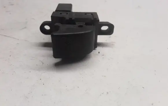 Ford Ranger Electric window control switch UR5666370