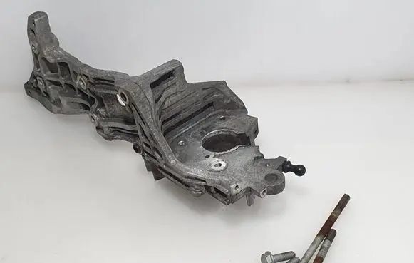 Volkswagen Golf VII Generator/alternator bracket 04L903143B