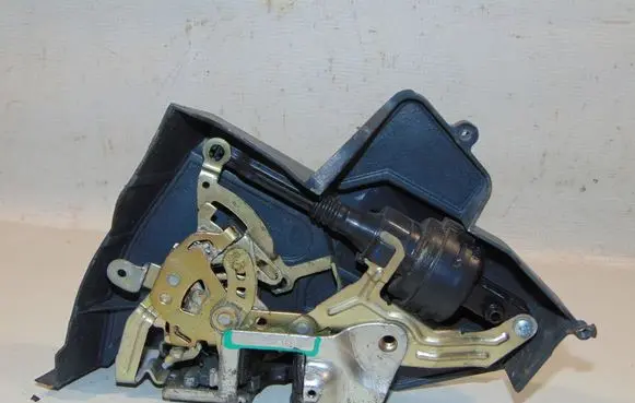 Mercedes-Benz E W210 Rear door lock A2027300535 A2027330308