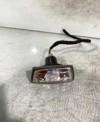 Opel Zafira B Front fender indicator light 13131298 13131299