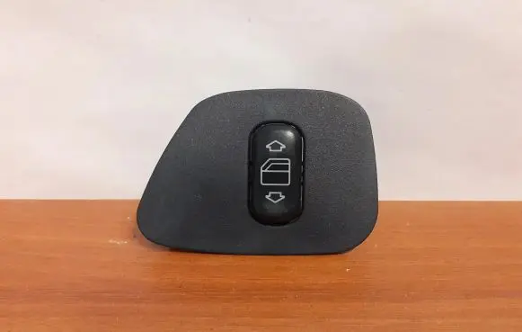 Mercedes-Benz E W210 Electric window control switch 2108200510 9186