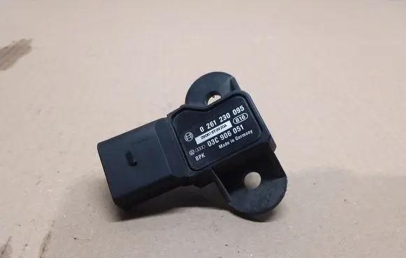 Skoda Fabia Mk2 (5J) Air pressure sensor 0261230095 03C906051