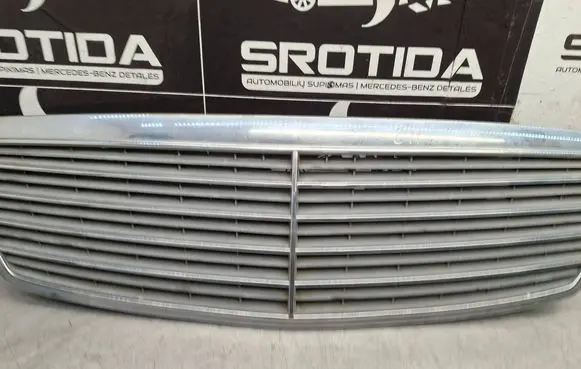 Mercedes-Benz E W211 Front bumper upper radiator grill A2118800283