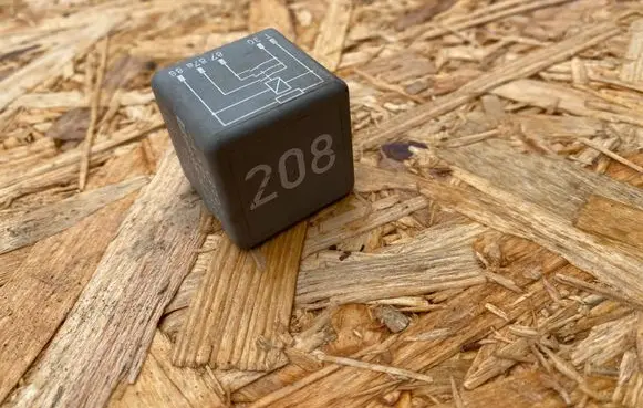 Audi A4 S4 B5 8D Other relay 8A0951253B 899578000