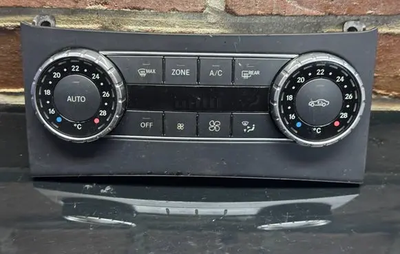 Mercedes-Benz C W204 Climate control unit A2049000715 SW281400