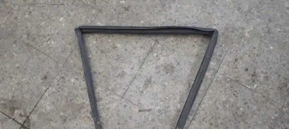 Peugeot 406 Rear door glass trim molding