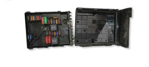 Volkswagen Golf VI Fuse box set 1K0937125D 017183073