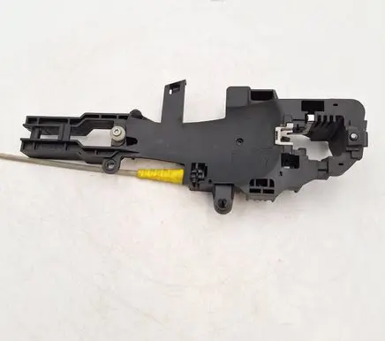 BMW 1 E82 E88 Front door exterior handle/bracket 7200935 51217200935 7059677