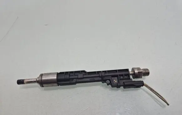 BMW X3 F25 Fuel injector 7639994 0261500172