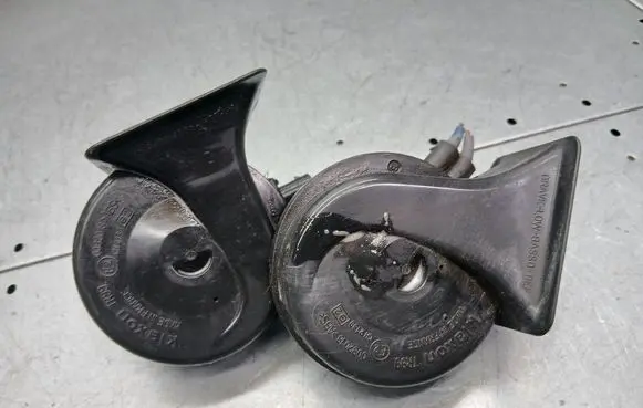 Audi A6 S6 C5 4B Horn signal