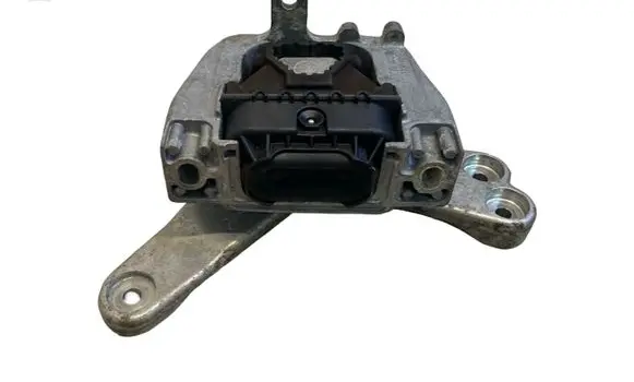 Volkswagen Jetta VI Engine mount bracket 5Q0199262CM G3398100