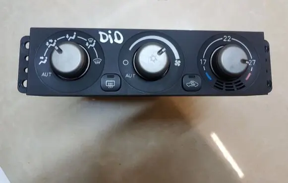 Mitsubishi Pajero Climate control unit MR958005