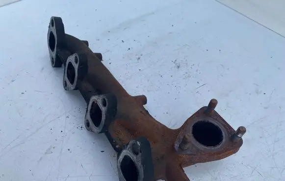 Toyota Avensis T220 Exhaust manifold 27020