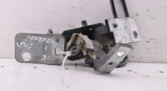 Volkswagen Touran I Rear door lower hinge 1T0833411C