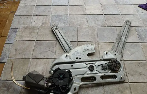 Renault Safrane Front door window regulator with motor 