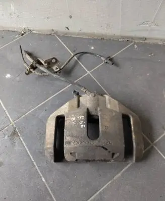 Front brake caliper