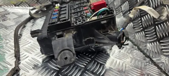 Toyota Prius (XW20) Relay mounting block 