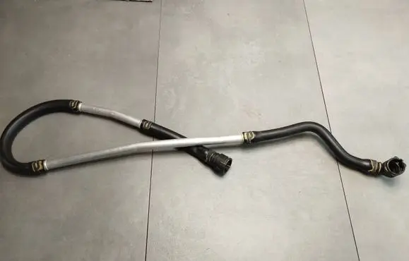 Cupra Formentor Engine coolant pipe/hose 5Q0819885B