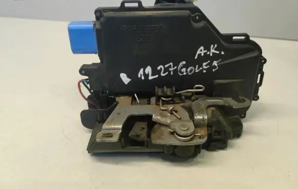 Volkswagen Golf V Rear door lock 7L0839016D