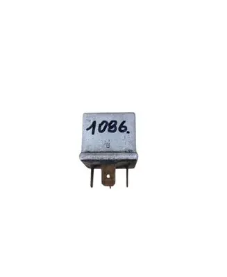 Volkswagen PASSAT B3 Other relay 867906381