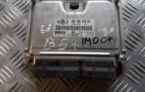 Volkswagen PASSAT B5.5 Engine control unit/module 038906019ER 0281010704