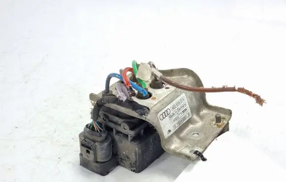 Audi A8 S8 D3 4E Air suspension valve block 