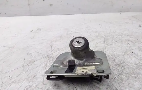 Volvo S80 Tailgate exterior lock 