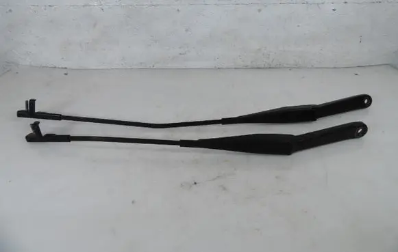 Ford Focus C-MAX Front wiper blade arm 4M51-17526-CB