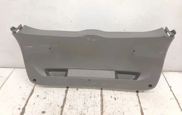 Tailgate trim