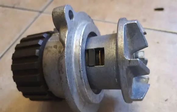 ZAZ 1102 Water pump 245130701002 2451307010