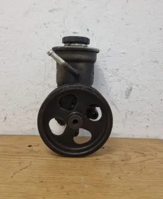 Toyota Avensis T250 Power steering pump