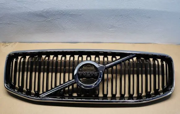 Volvo XC60 Front bumper upper radiator grill 32368149DAN 32368149