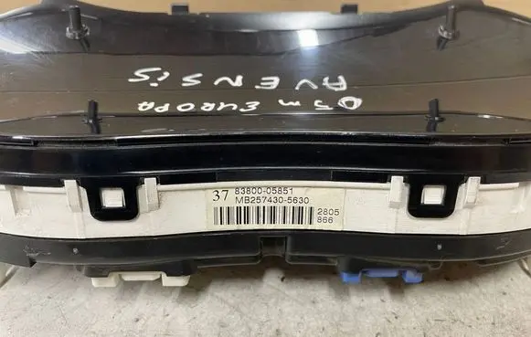 Toyota Avensis T250 Speedometer (instrument cluster) 8380005851 MB2574305630