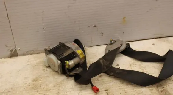 Mitsubishi Pajero Front seatbelt
