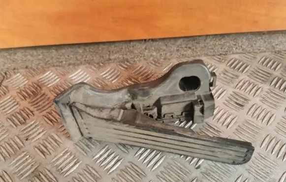 Volkswagen PASSAT B6 Accelerator throttle pedal 1K1721503L