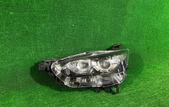 Mazda 3 II Headlight/headlamp D10151040
