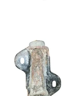 Volkswagen PASSAT B5 Muffler mount bracket/holder 8E0253147