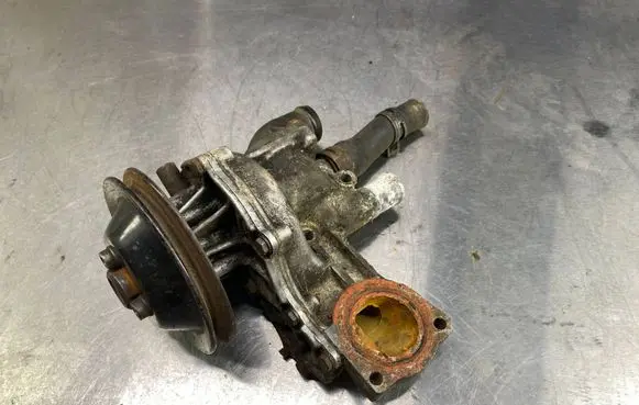 Volkswagen Golf II Water pump